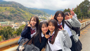 修学旅行先の旅館で乱交パーティー!四つん這いにさせてバックからSEXレクチャー【かりん&めいさ&かほ&あおい/deaa040】