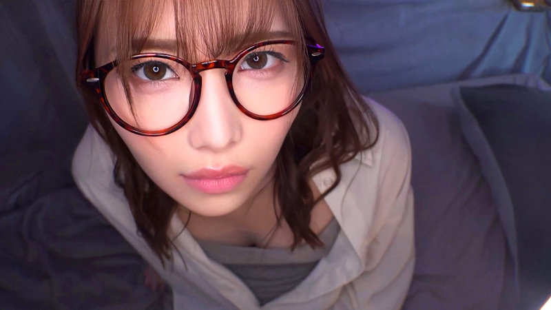 セフレを呼び出してNTRセックス！彼氏そっちのけで喘ぎまくり中出しを許す女さんがこちら【アリス／snav012】